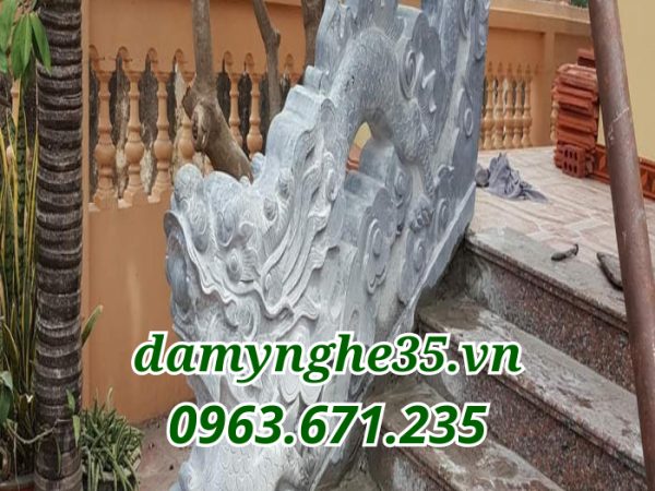 rồng đá bậc tam cấp