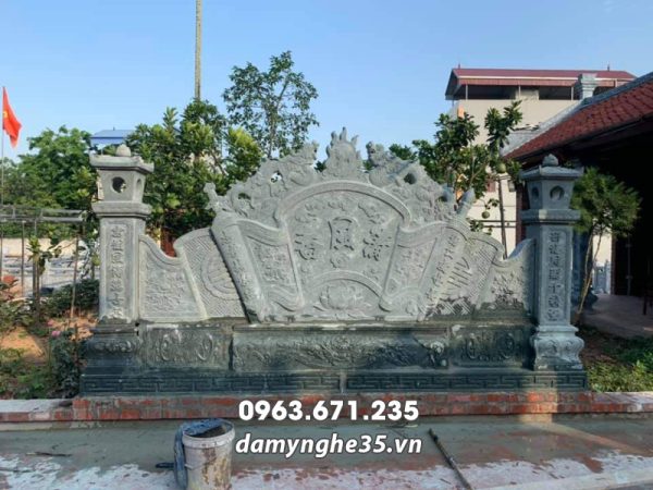 Bình phong bằng đá xanh rêu Nhà thờ họ - Từ đường