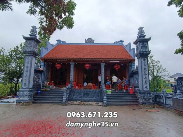Đặt Cột đá đồng trụ, chiếu đá, rồng đá bậc thềm Nhà thờ họ - Nhà thờ tổ